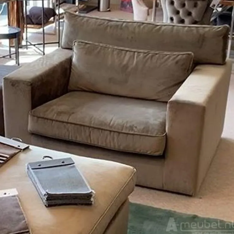 Oudenbosch Loveseat
